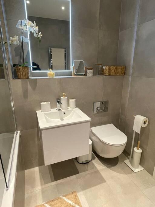 Stylish And Cosy 2 Bedroom Flat In Croydon Exterior photo